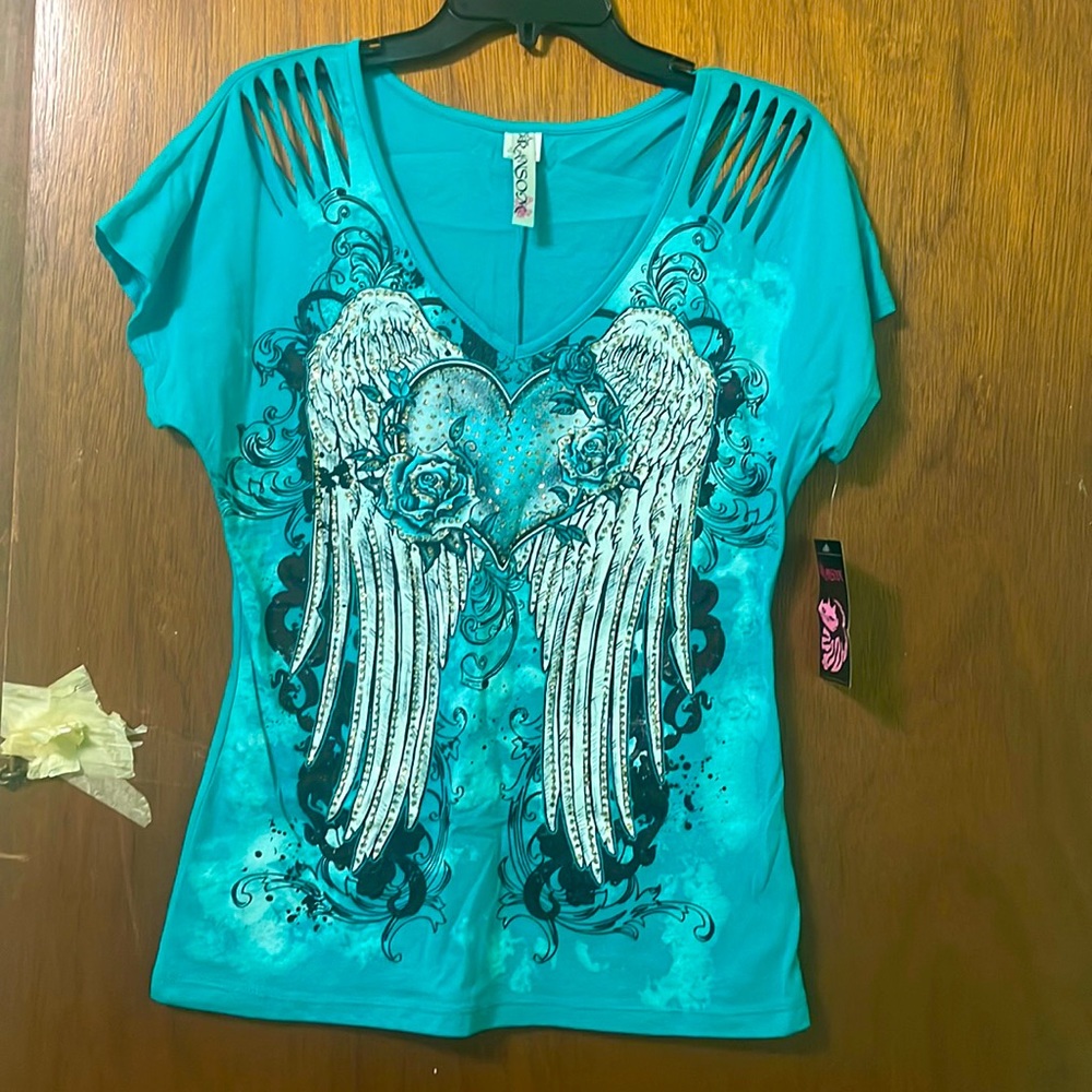 Blue heart and wing graphic shirt